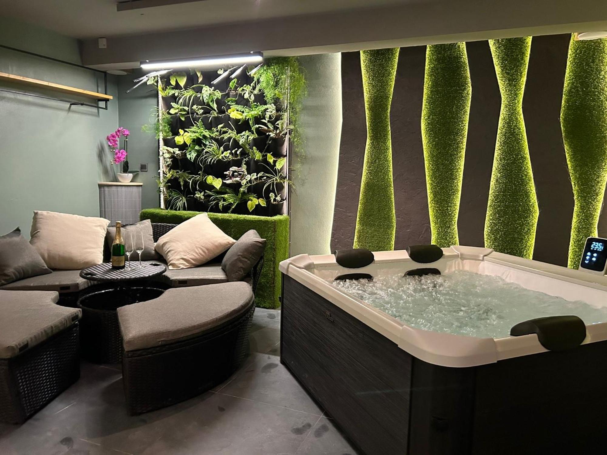 Leo Apartment Suite & Private Spa Zone - Old City Bratislava Eksteriør bilde