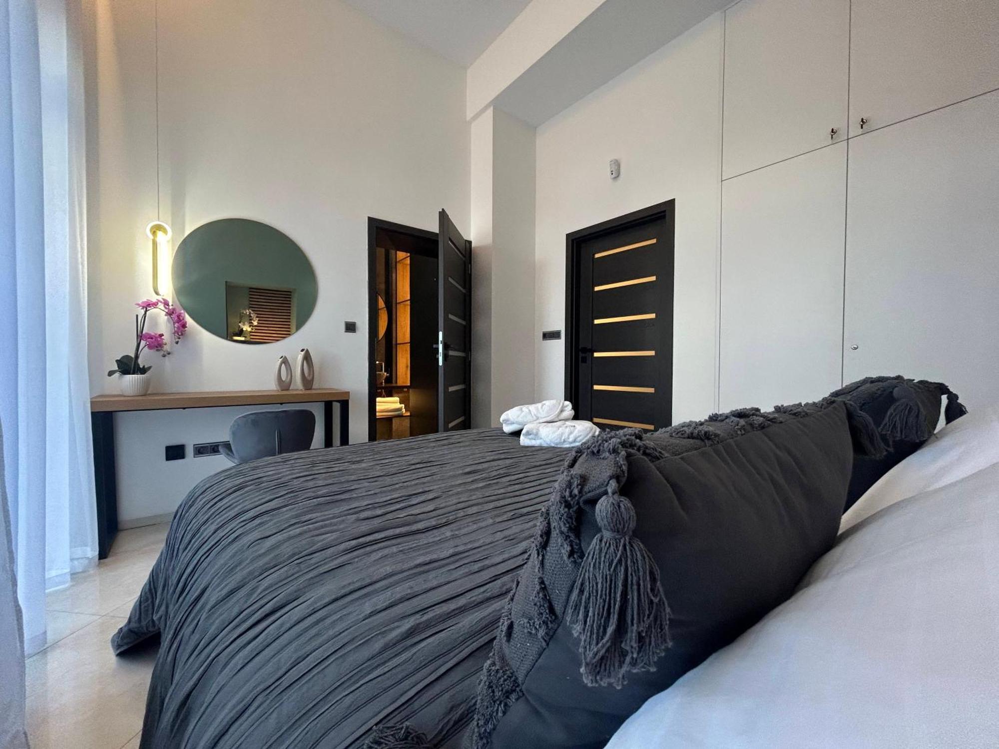 Leo Apartment Suite & Private Spa Zone - Old City Bratislava Eksteriør bilde