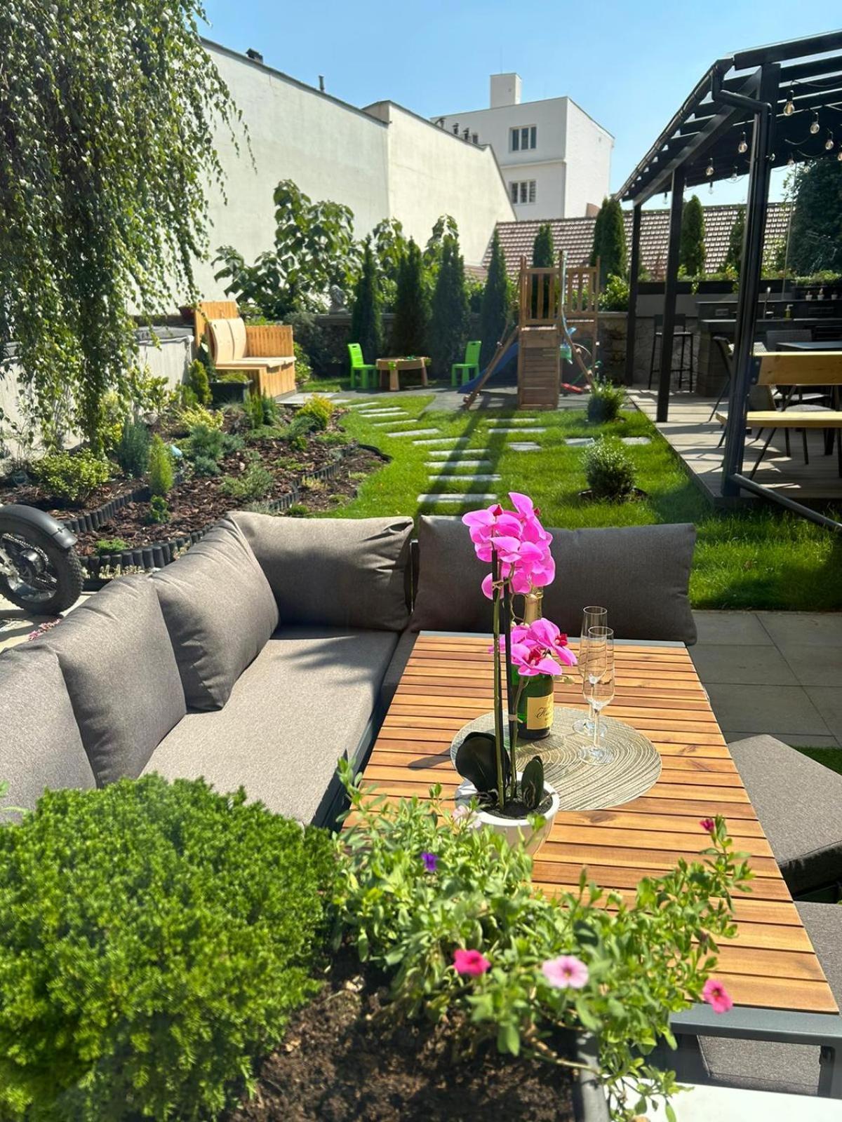 Leo Apartment Suite & Private Spa Zone - Old City Bratislava Eksteriør bilde