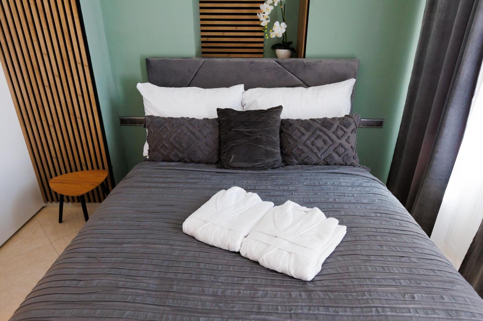 Leo Apartment Suite & Private Spa Zone - Old City Bratislava Eksteriør bilde