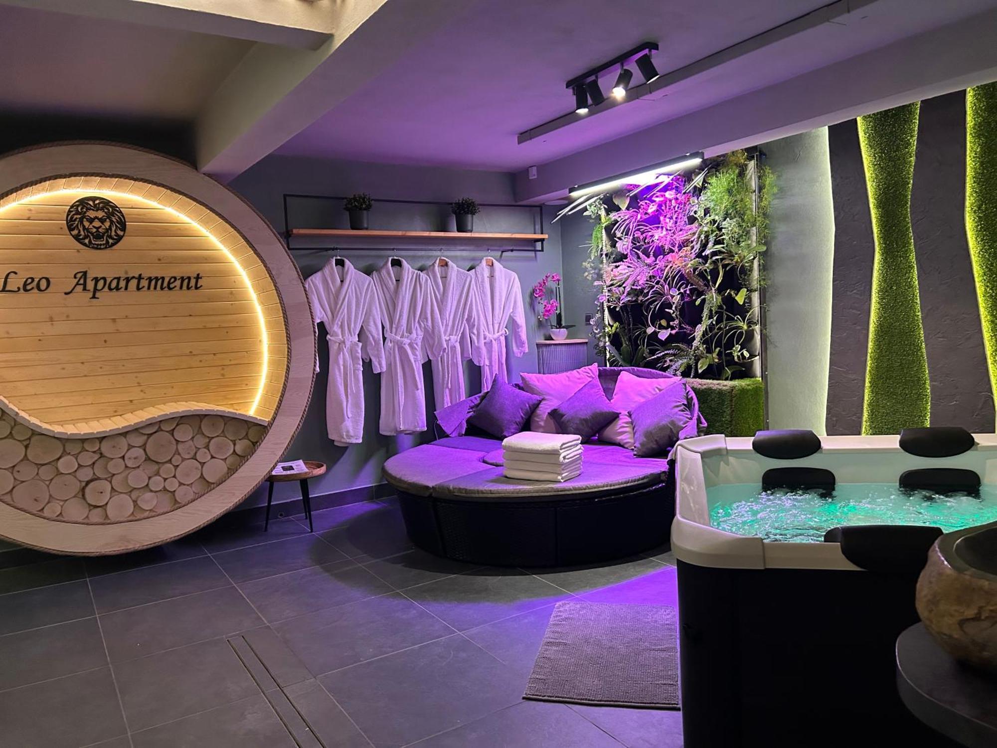 Leo Apartment Suite & Private Spa Zone - Old City Bratislava Eksteriør bilde